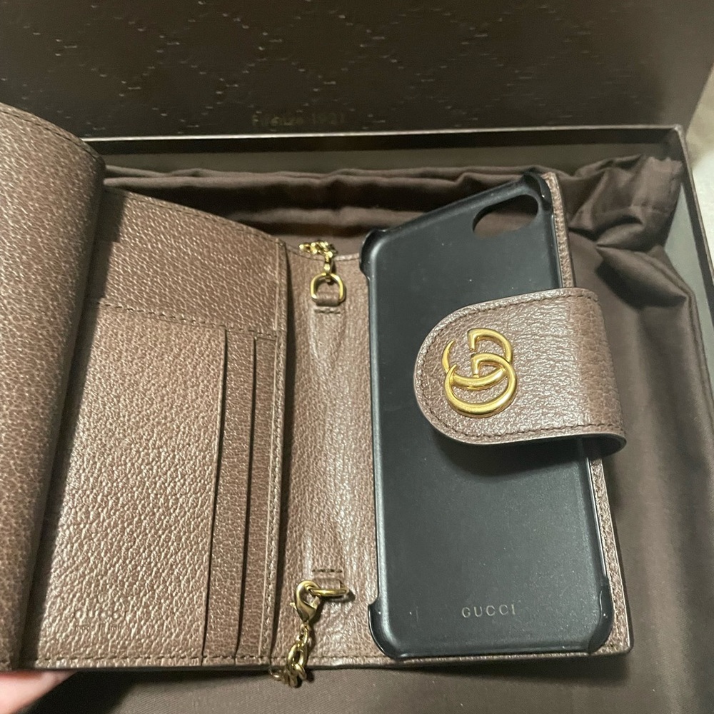 Authentic Gucci Ophelia GG Supreme Canvas iPhone 7/8 Case. - Picture 2 of 6